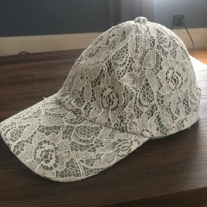 *BRAND NEW* Green & White Flora Laced Hat
